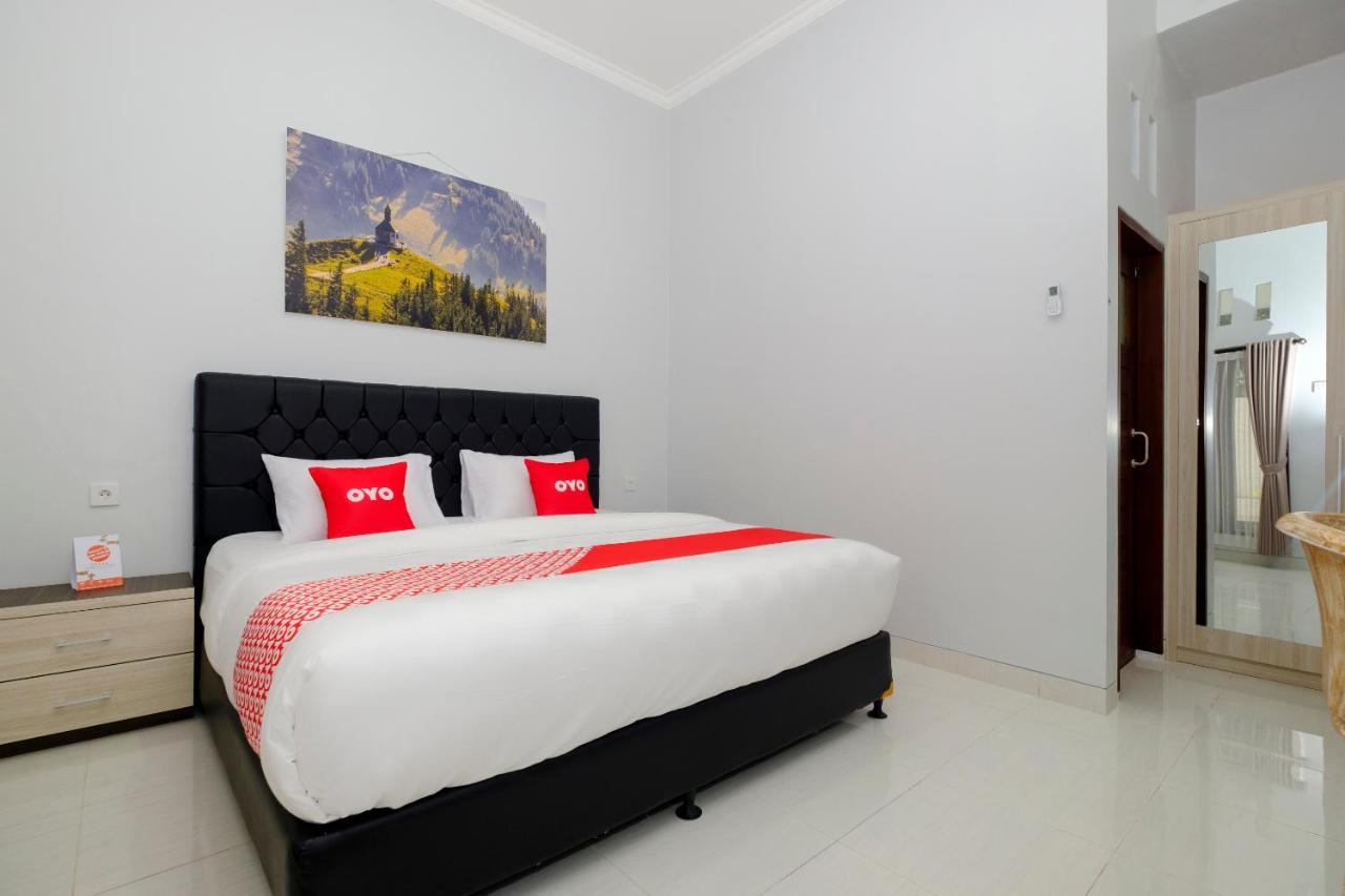 Oyo 3716 Dijobi Hotell Sempidi Exteriör bild