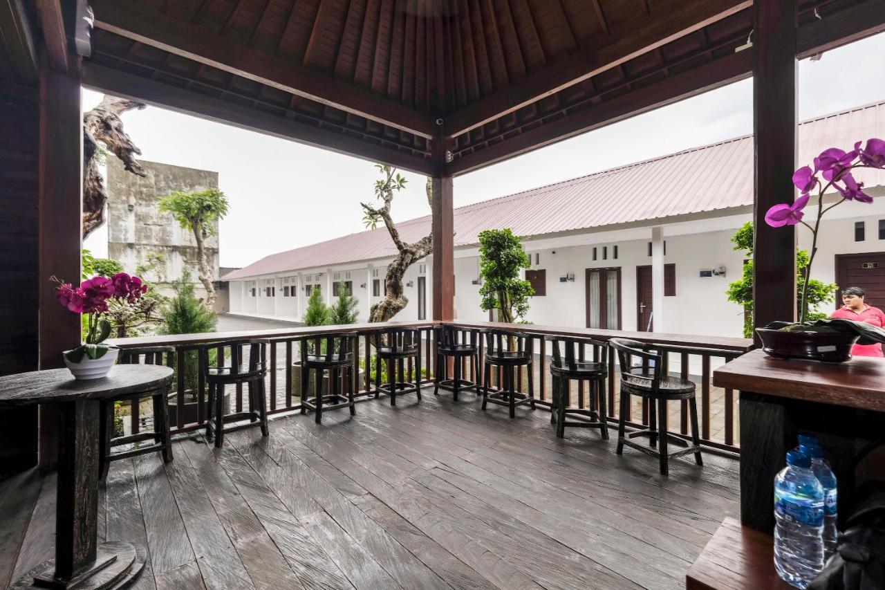 Oyo 3716 Dijobi Hotell Sempidi Exteriör bild